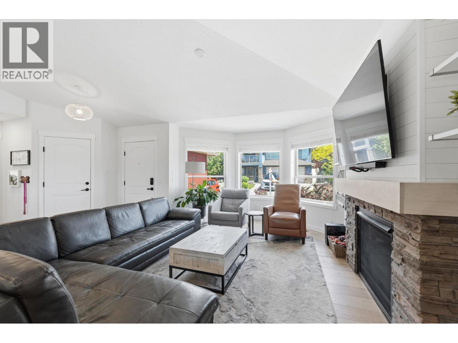 2040 Rosealee Lane Unit# 15