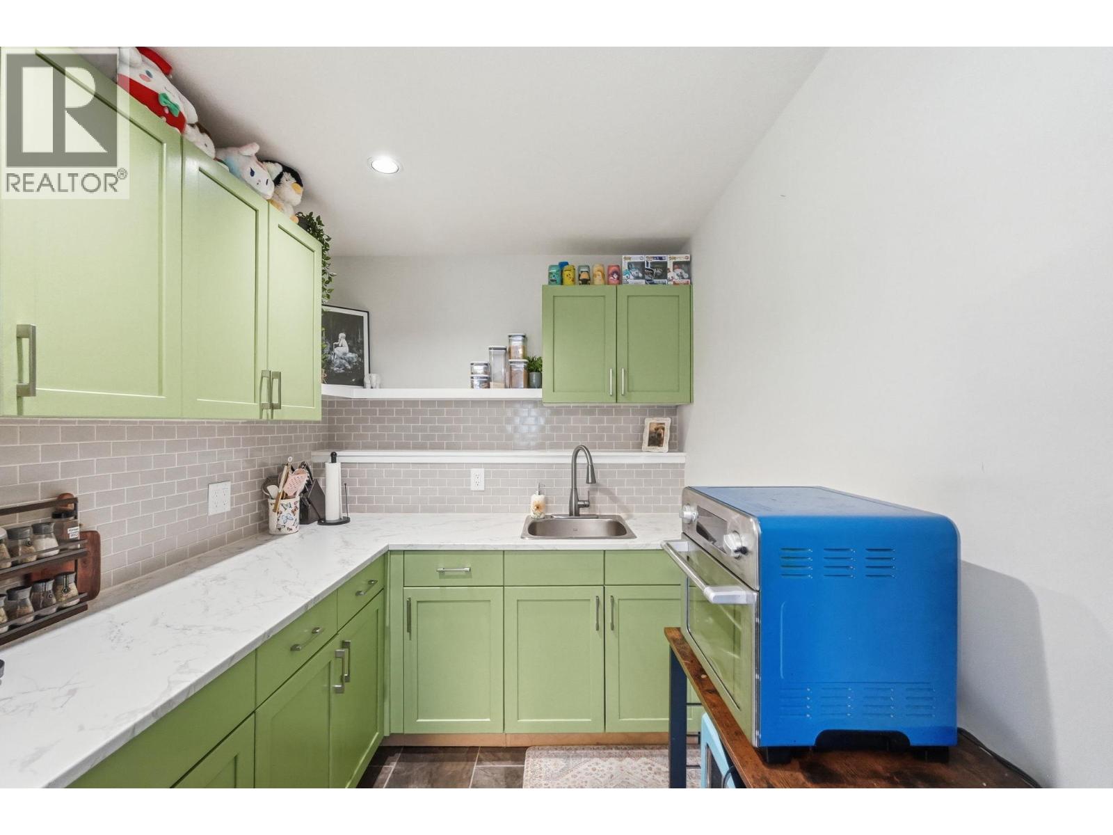2040 Rosealee Lane Unit# 15