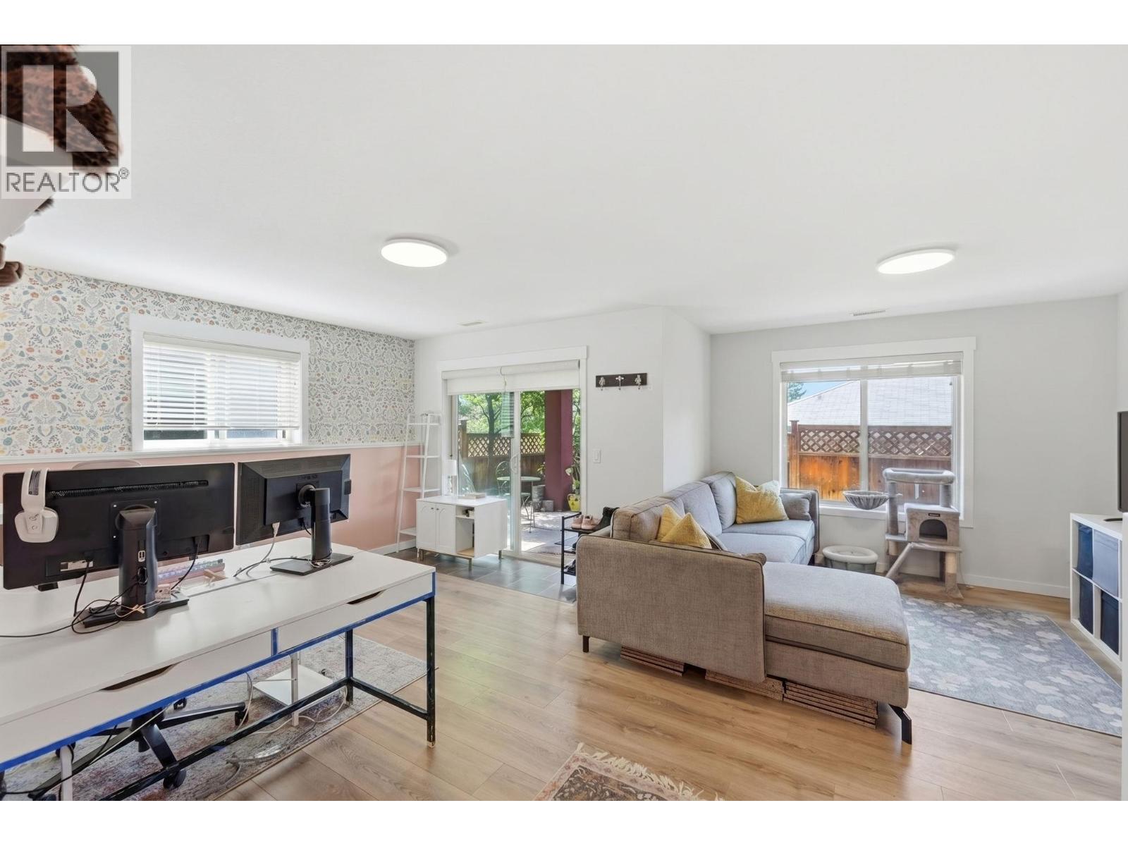 2040 Rosealee Lane Unit# 15