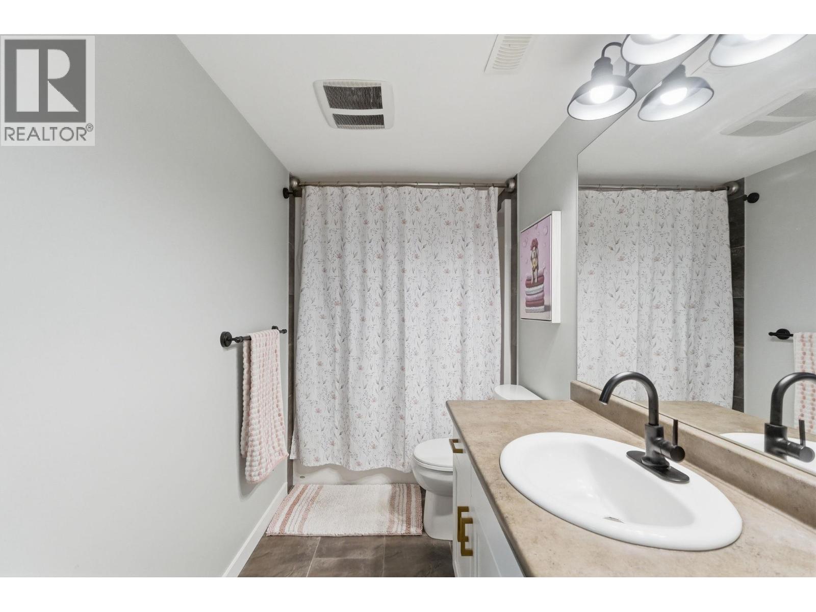 2040 Rosealee Lane Unit# 15