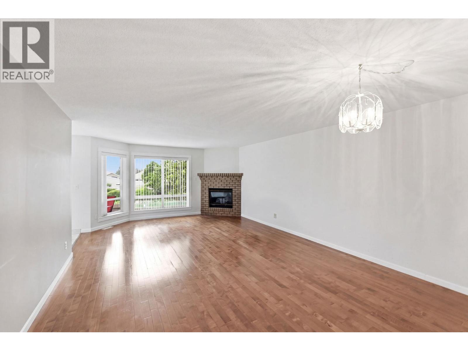 4035 Gellatly Road Unit# 106