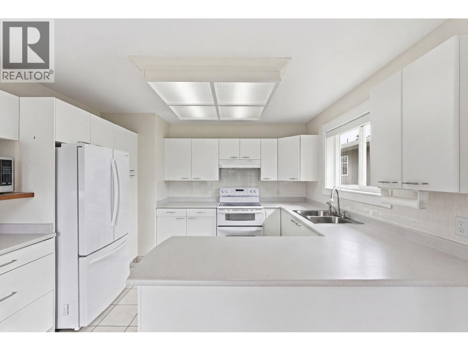 4035 Gellatly Road Unit# 106