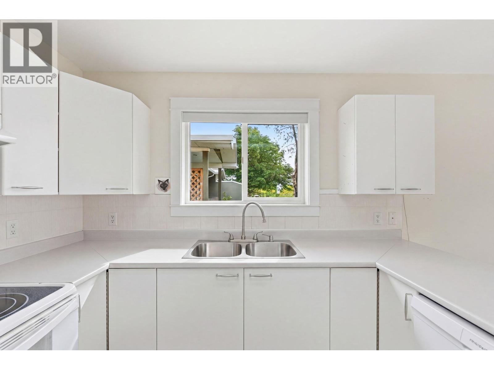 4035 Gellatly Road Unit# 106