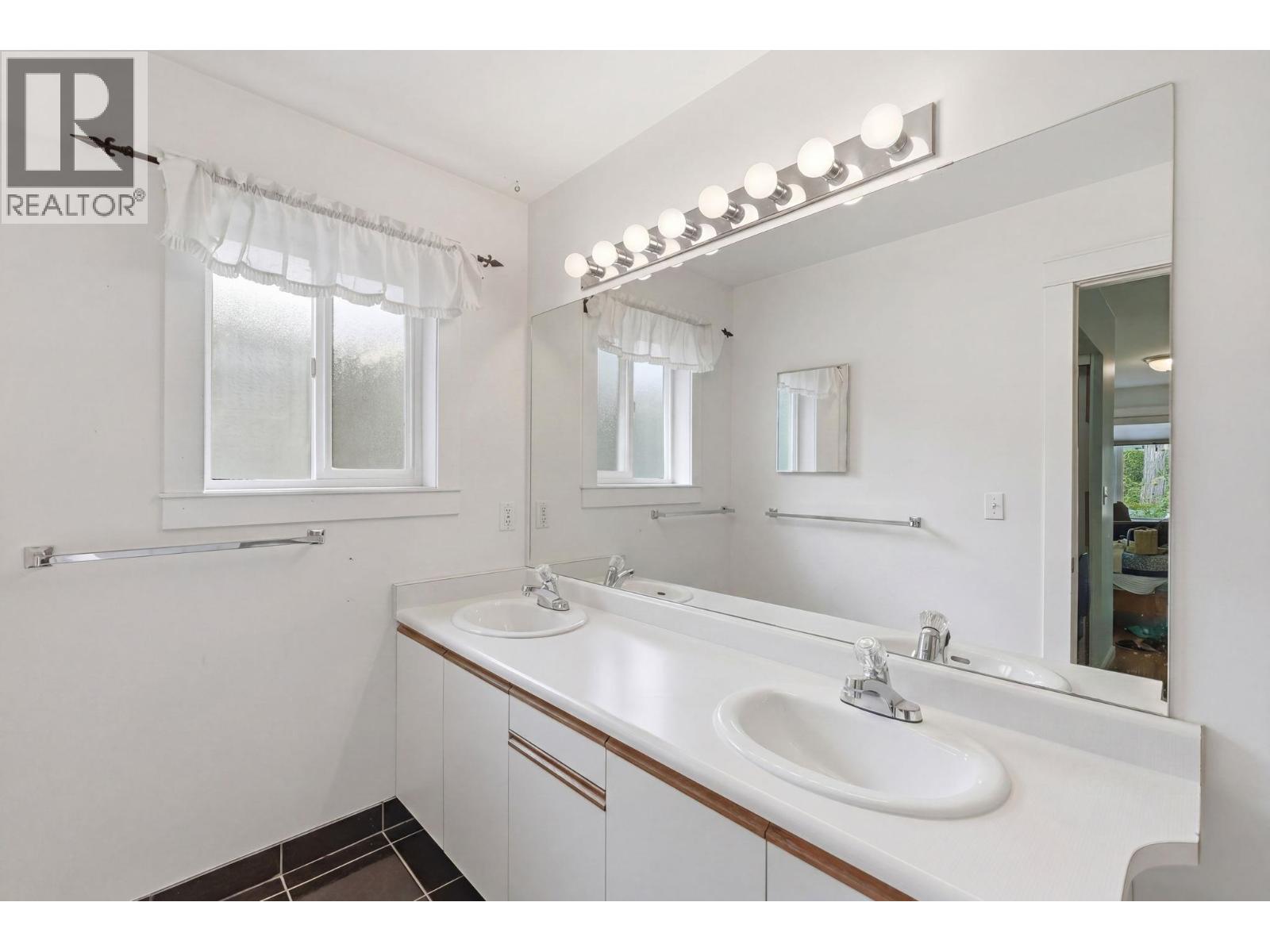 4035 Gellatly Road Unit# 106
