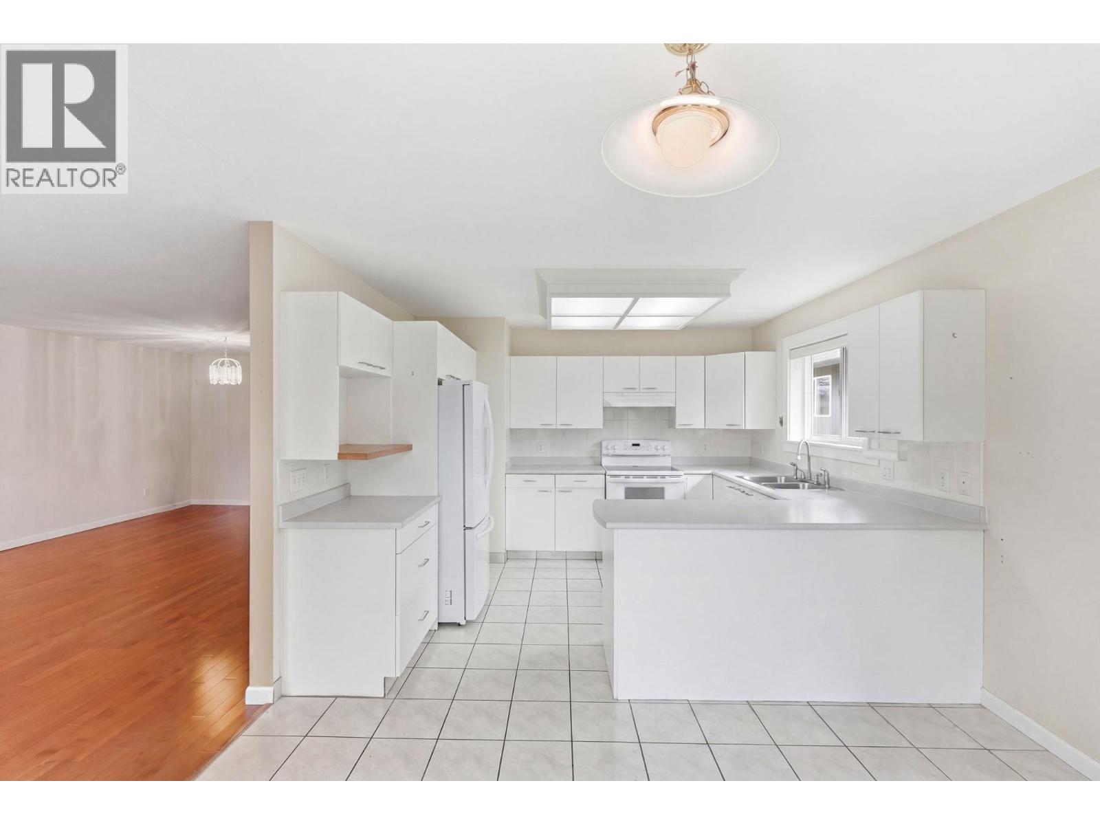 4035 Gellatly Road Unit# 106