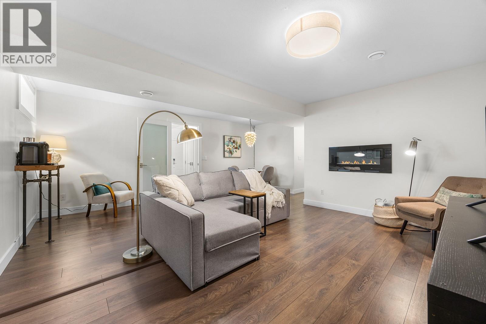 328 Woodpark Crescent