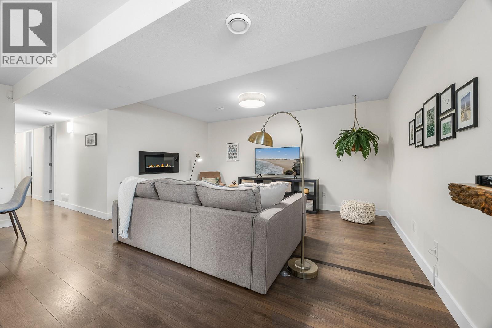 328 Woodpark Crescent