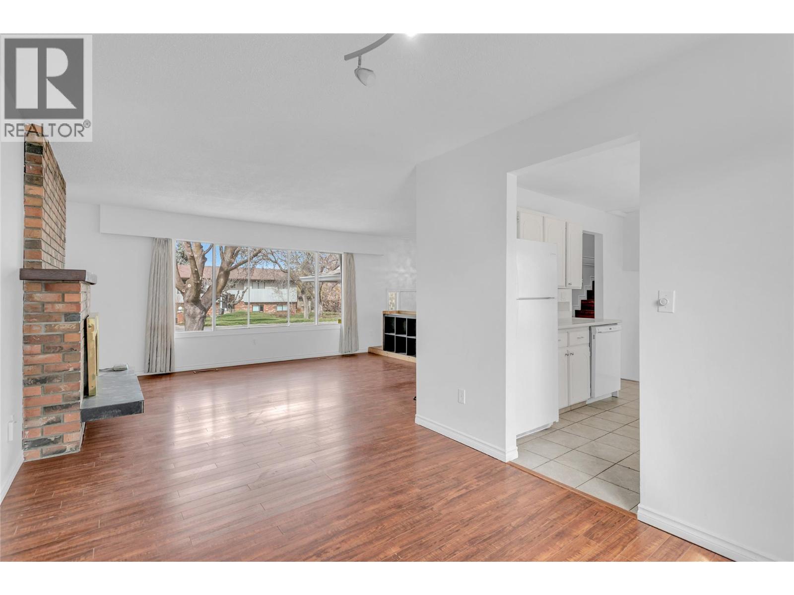 693 Paret Place
