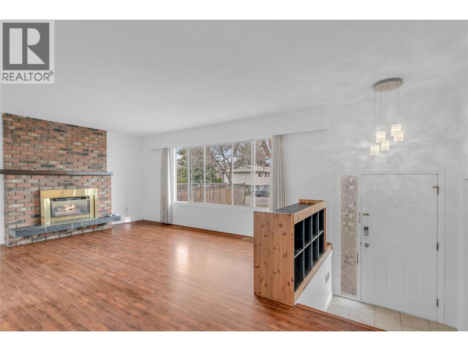 693 Paret Place