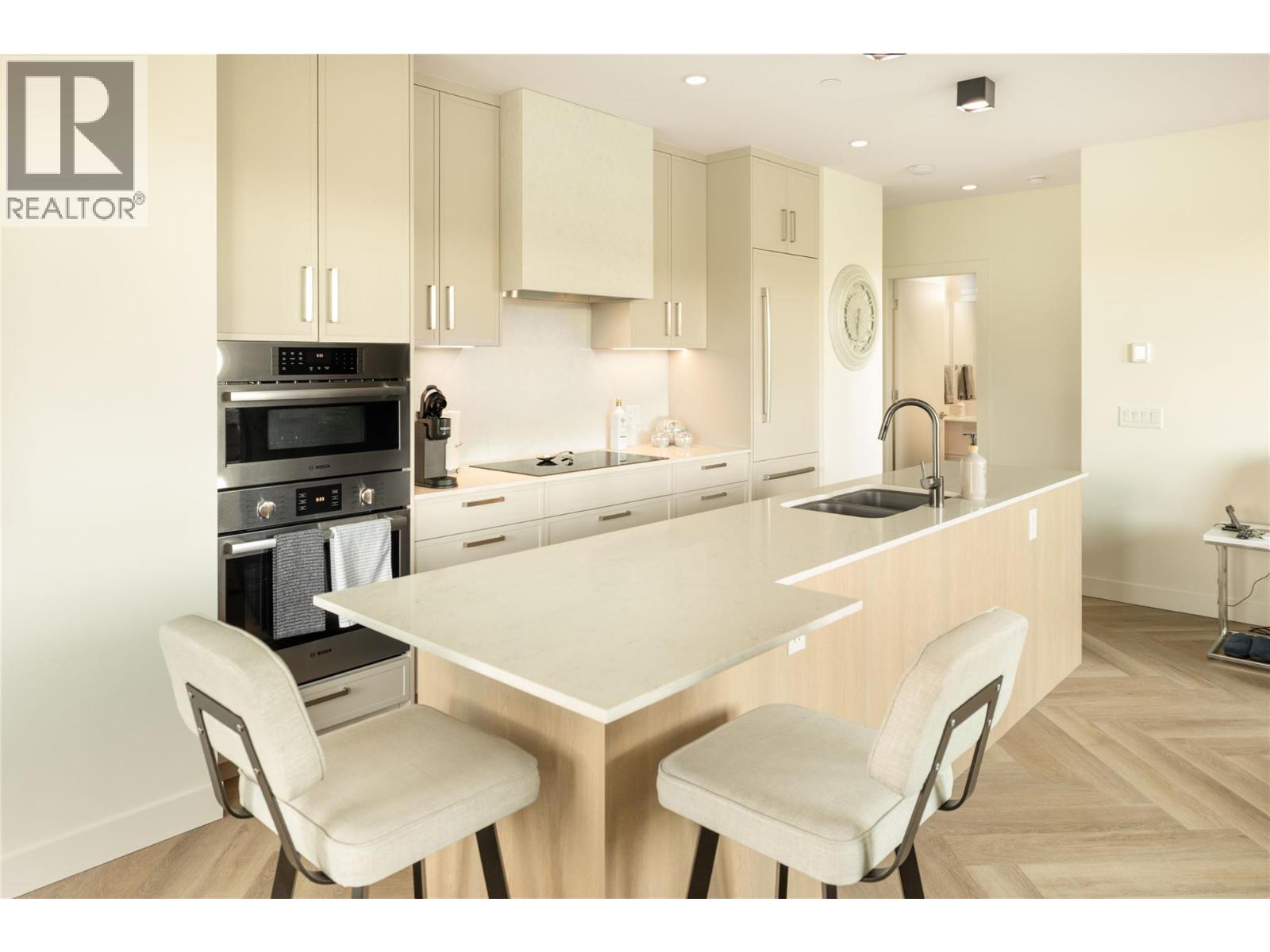 3340 Lakeshore Road Unit# 411