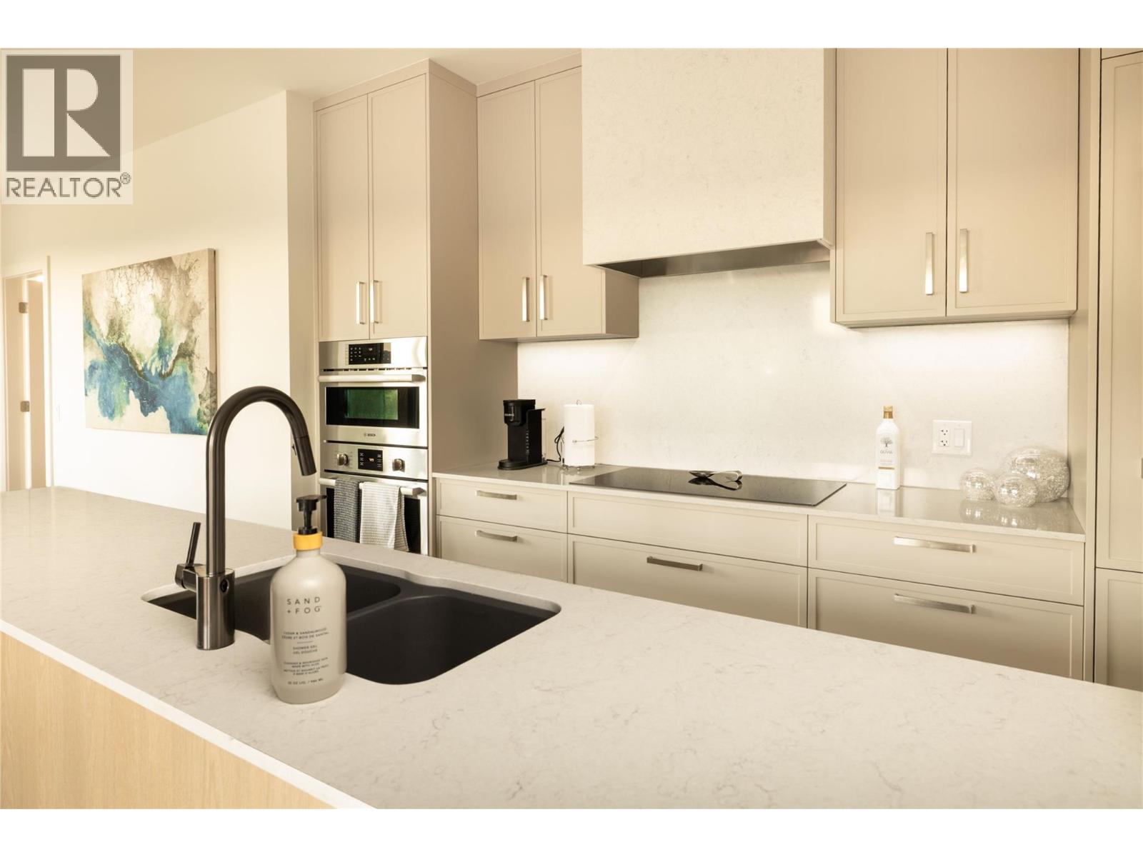 3340 Lakeshore Road Unit# 411