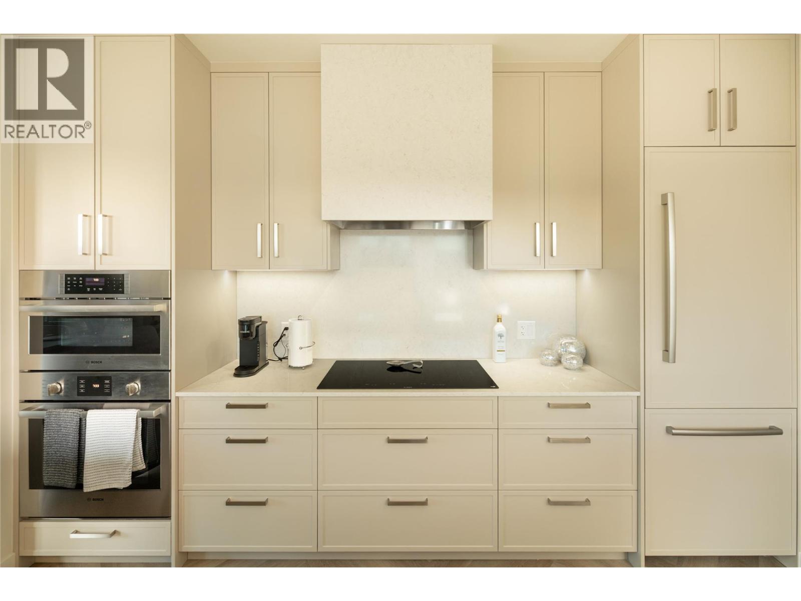 3340 Lakeshore Road Unit# 411