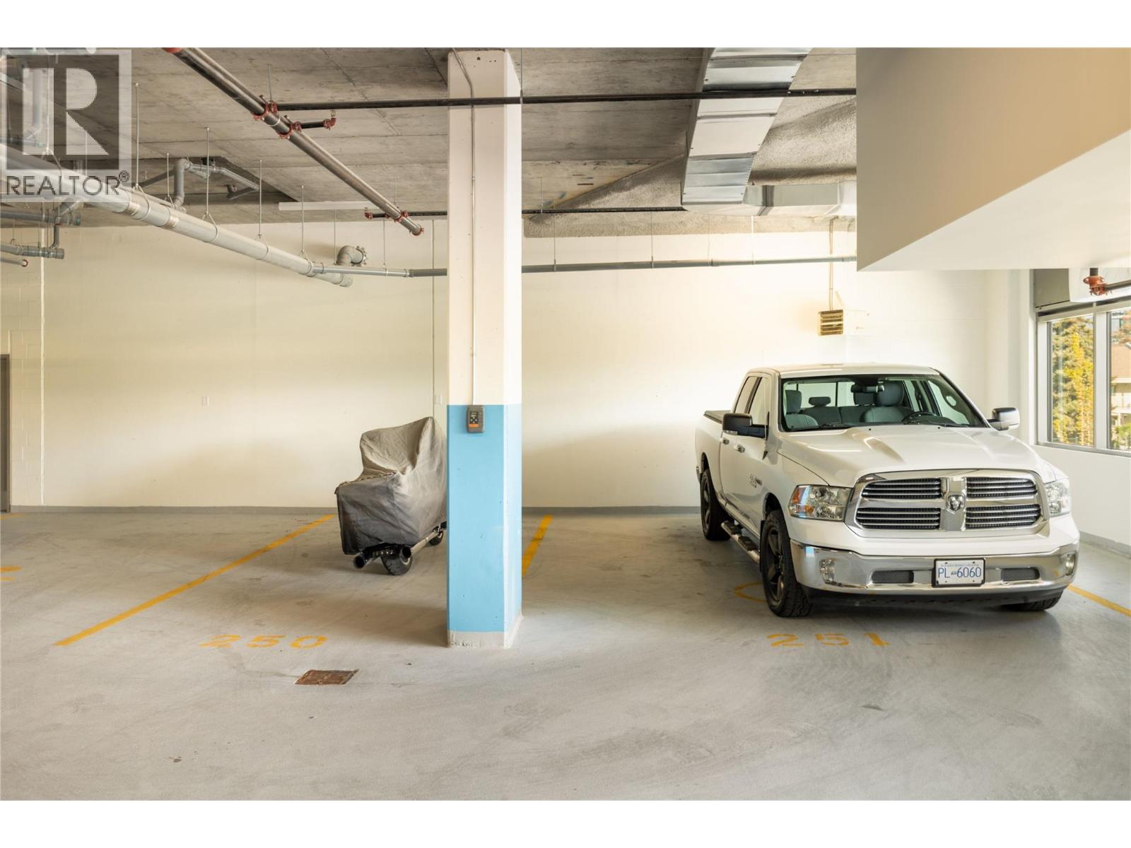 3340 Lakeshore Road Unit# 411