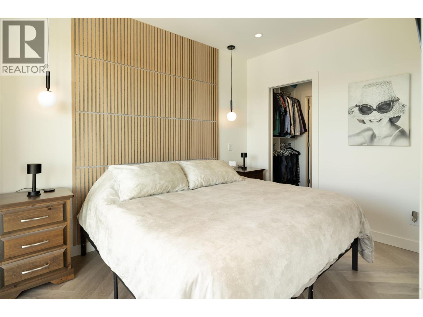 3340 Lakeshore Road Unit# 411