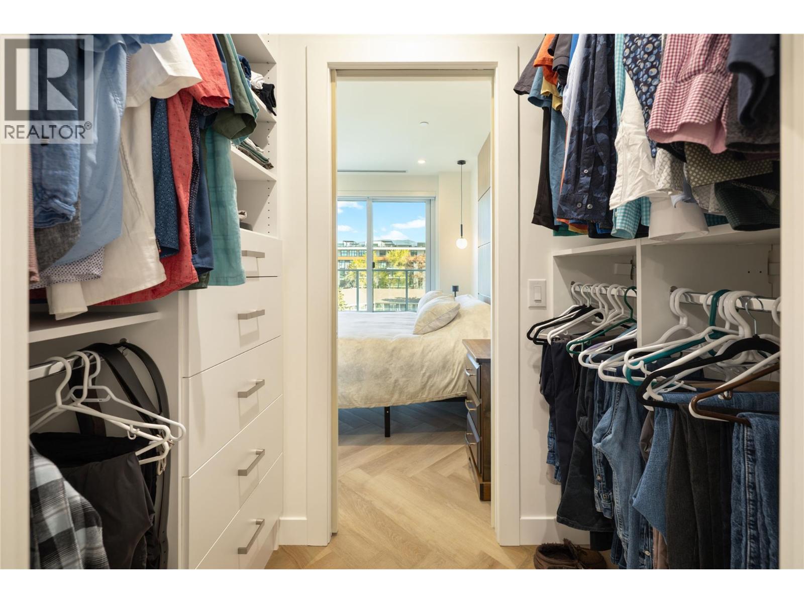 3340 Lakeshore Road Unit# 411