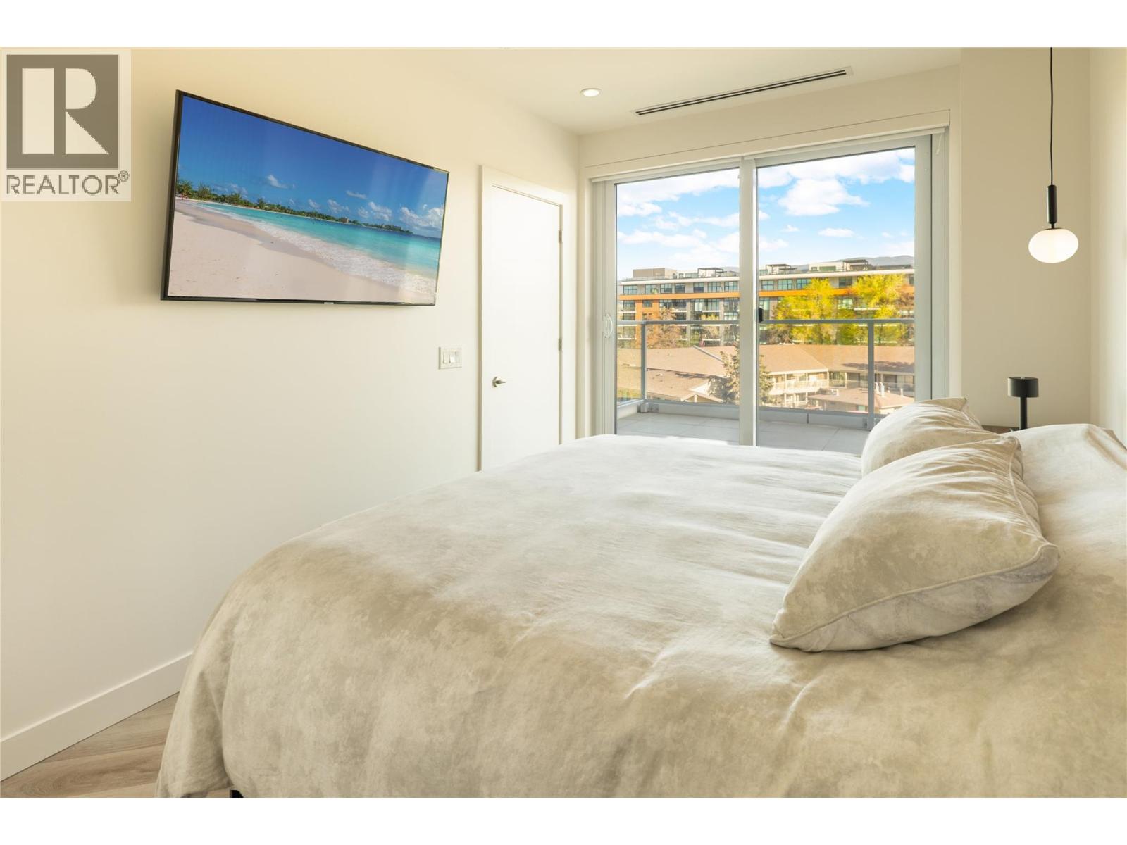 3340 Lakeshore Road Unit# 411