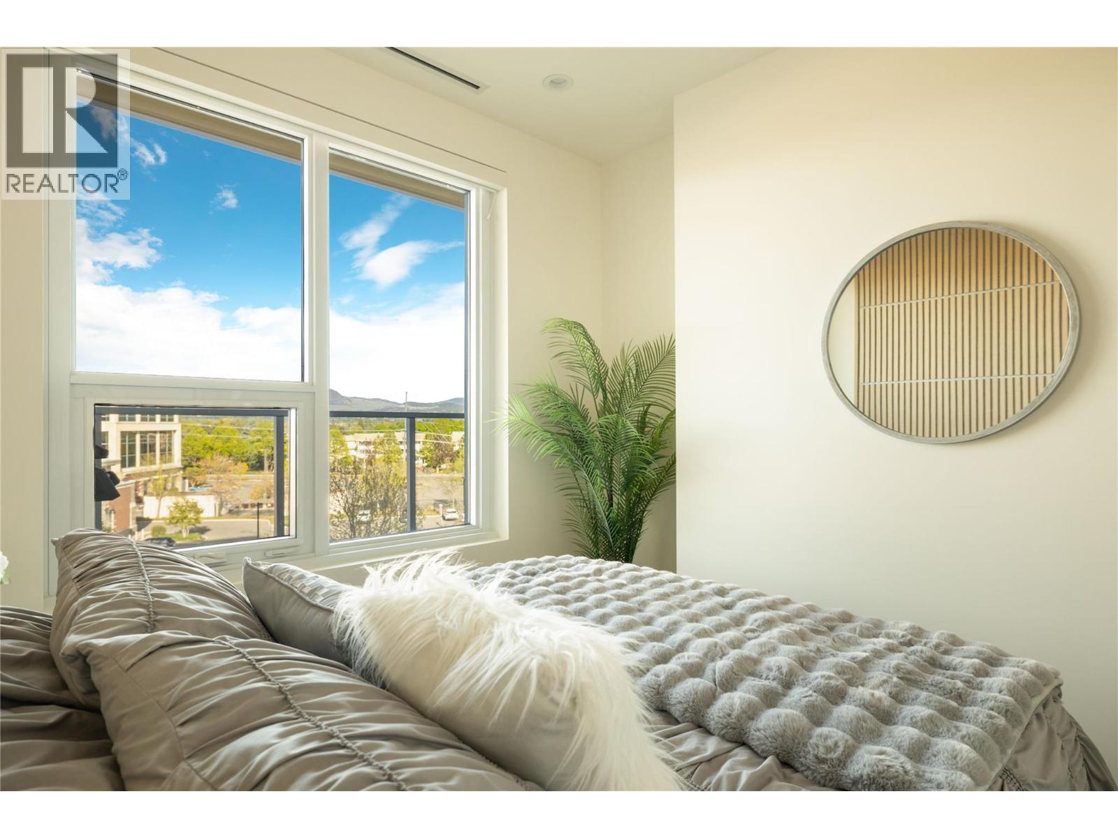 3340 Lakeshore Road Unit# 411