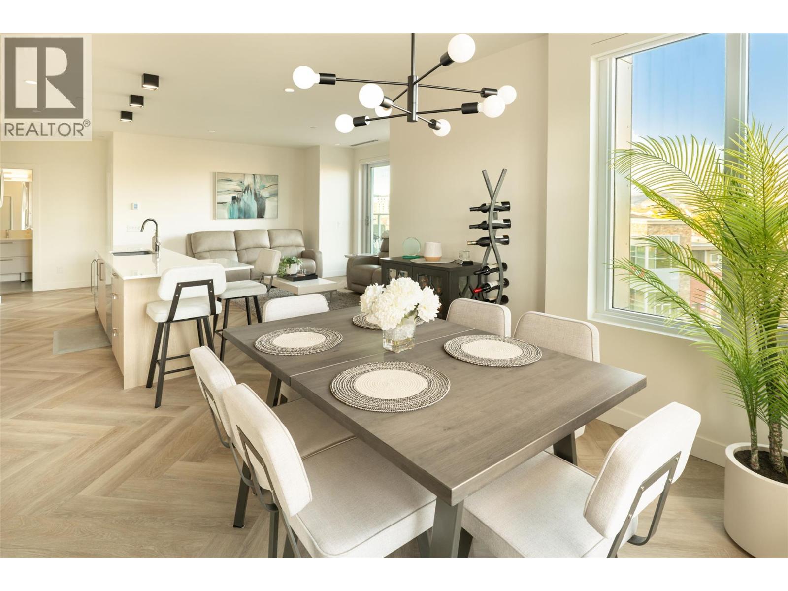 3340 Lakeshore Road Unit# 411
