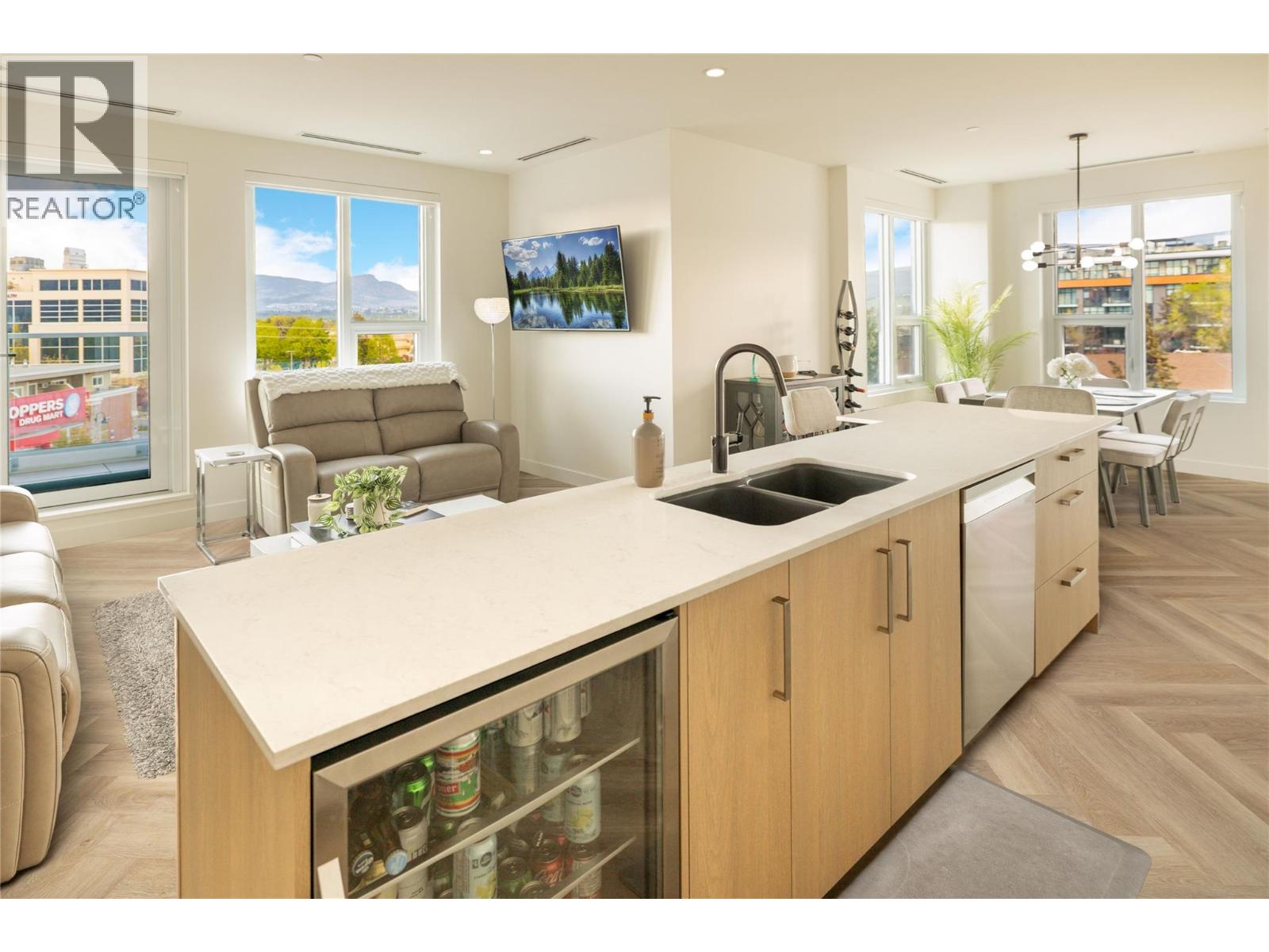 3340 Lakeshore Road Unit# 411