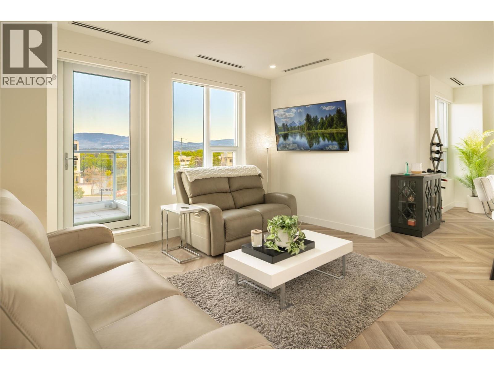 3340 Lakeshore Road Unit# 411