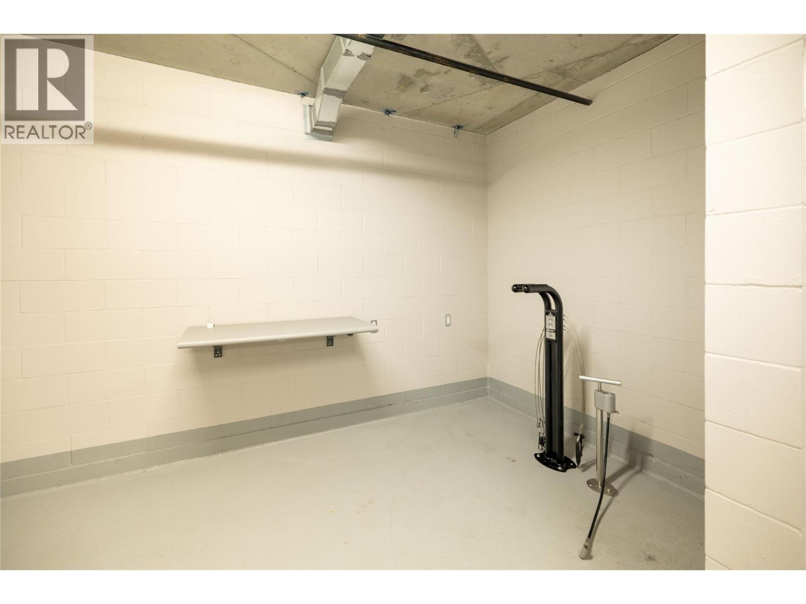 3340 Lakeshore Road Unit# 411