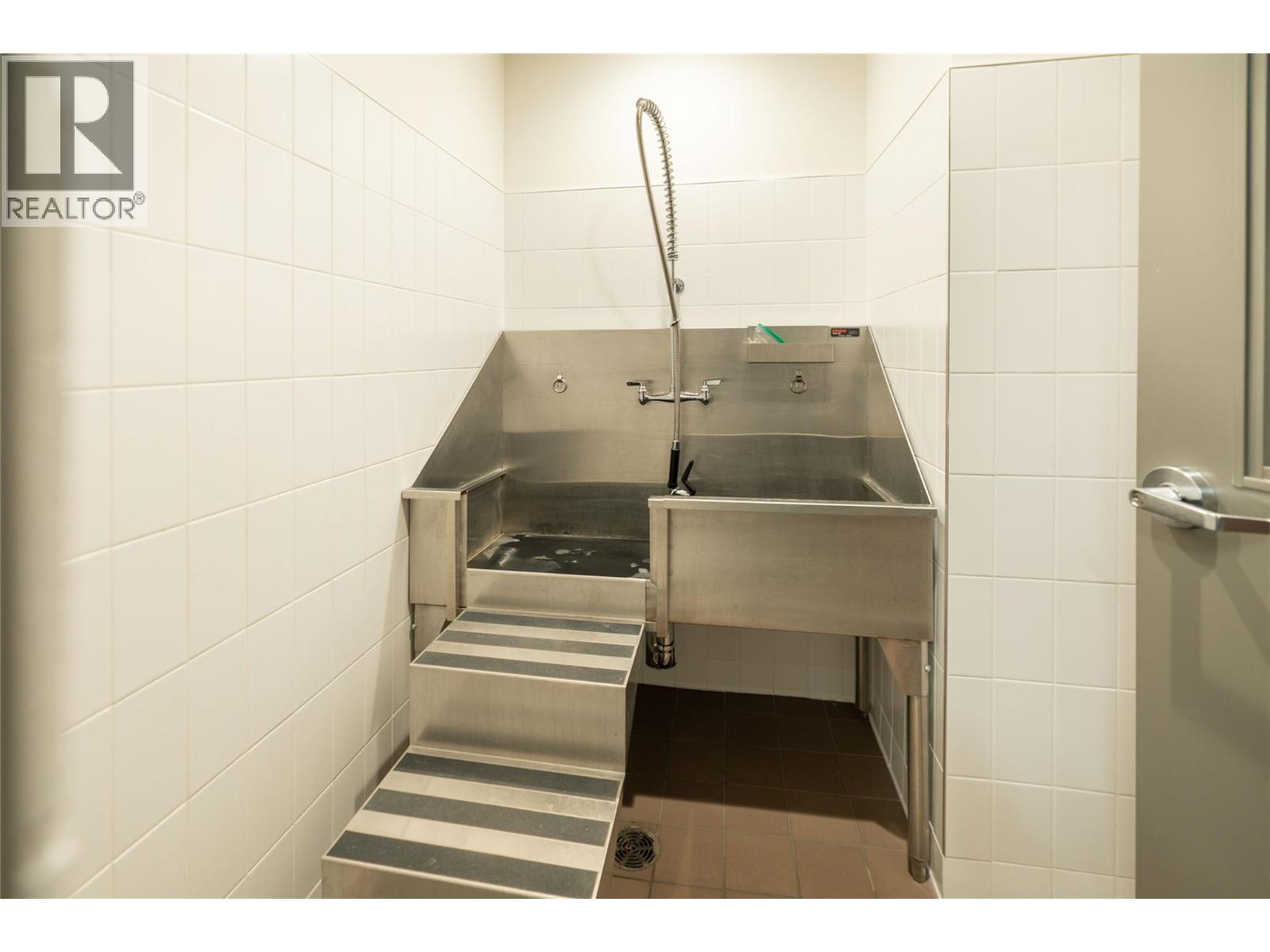 3340 Lakeshore Road Unit# 411