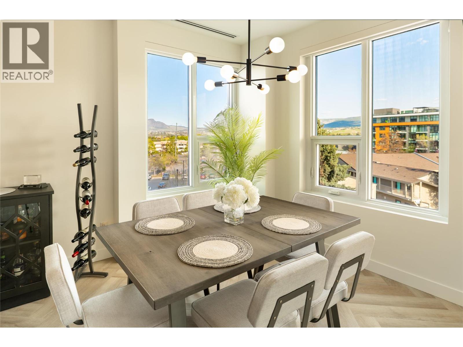 3340 Lakeshore Road Unit# 411
