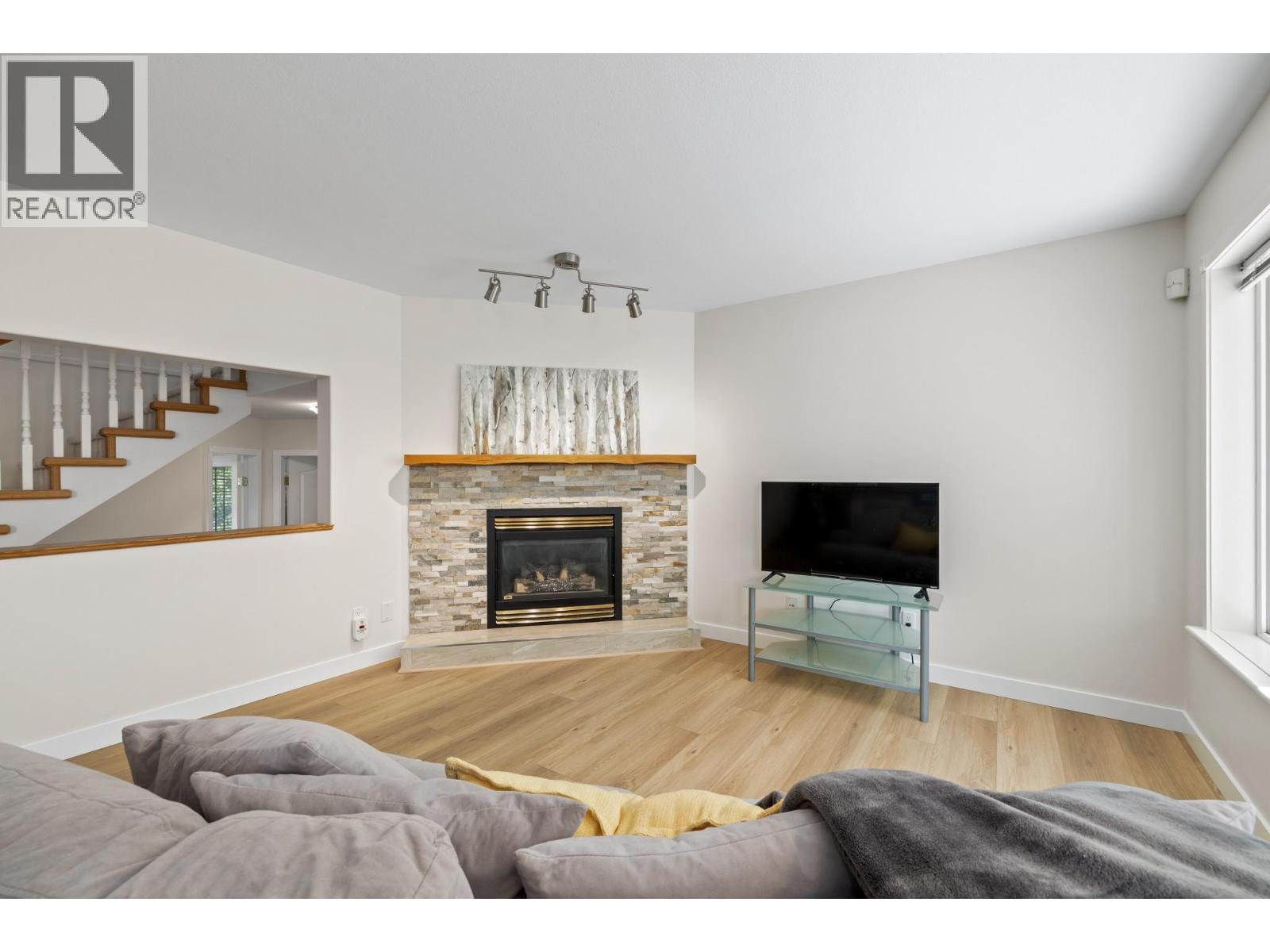 1638 Lindsay Drive