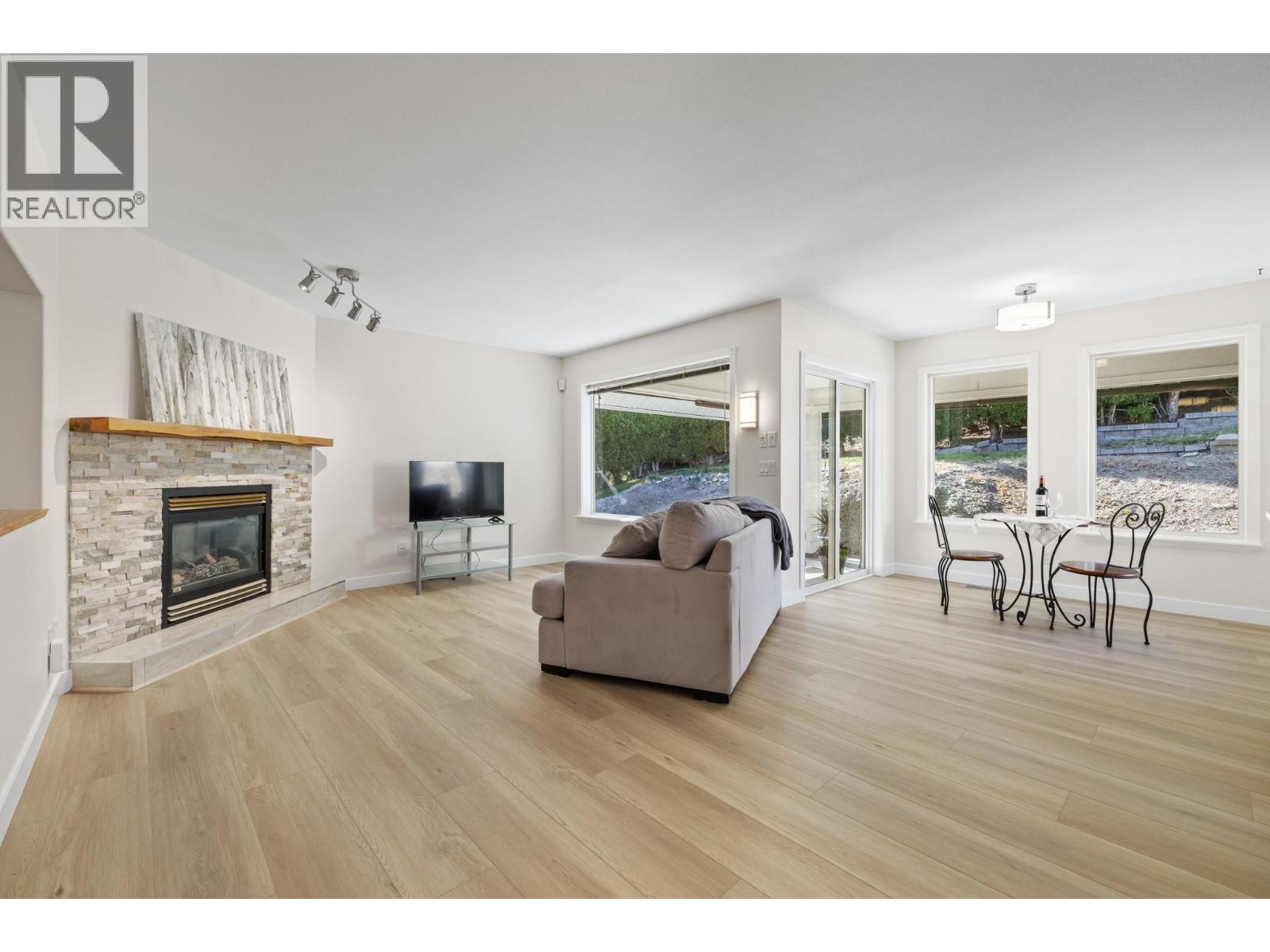 1638 Lindsay Drive
