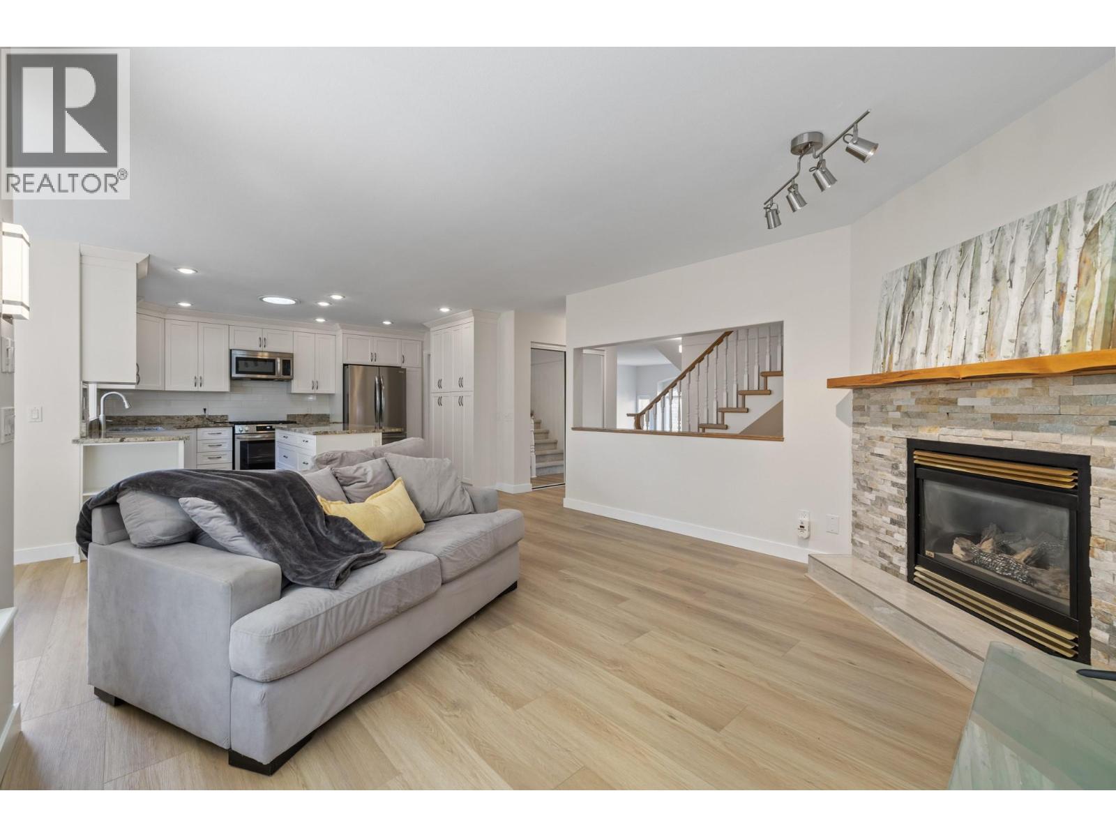 1638 Lindsay Drive