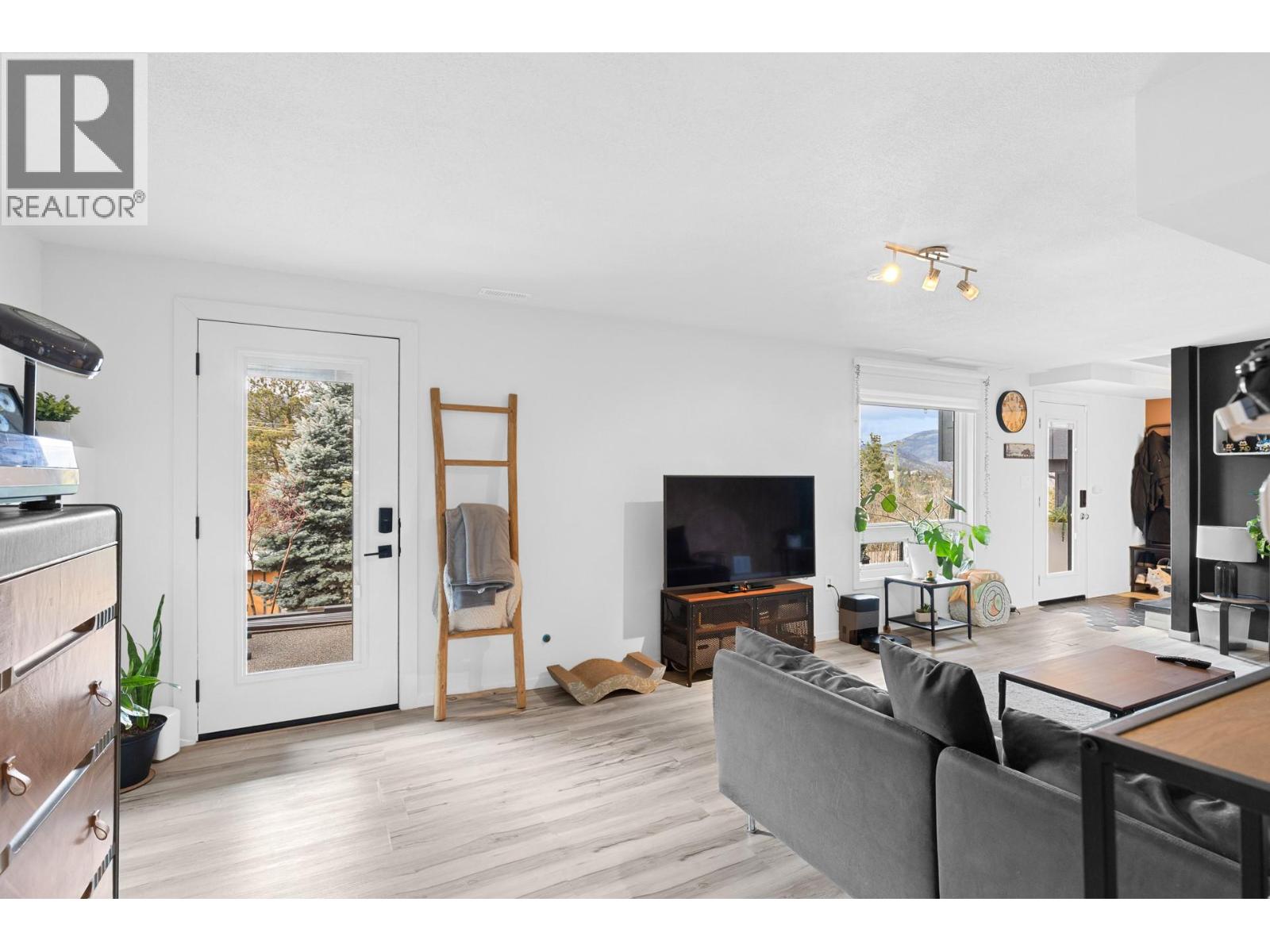 2426 Collingwood Road