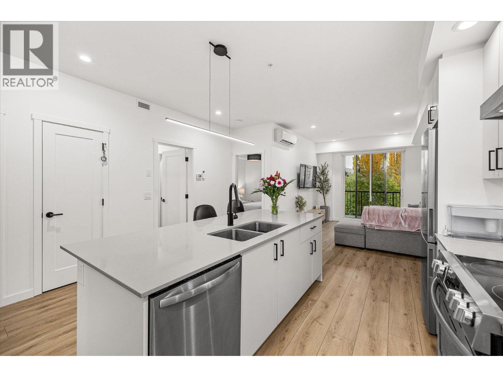 660 Cawston Avenue Unit# 313