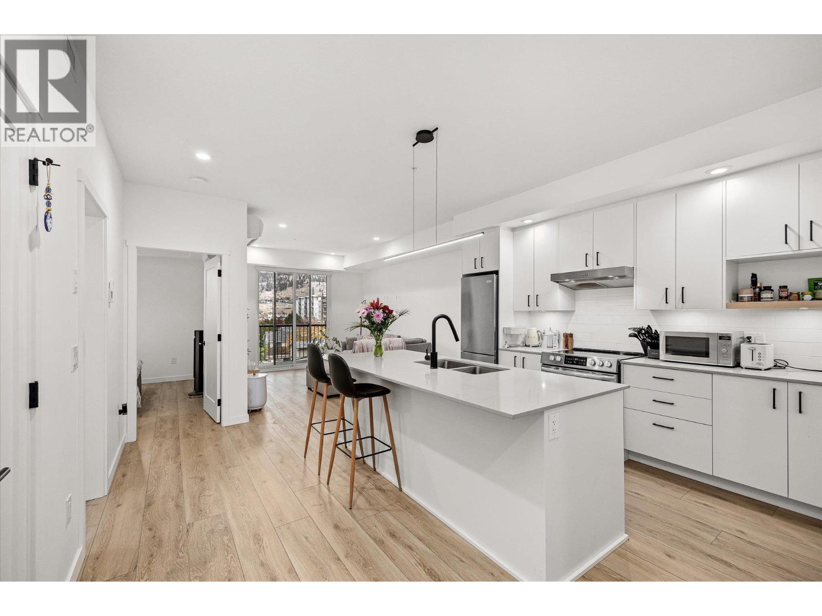 660 Cawston Avenue Unit# 313