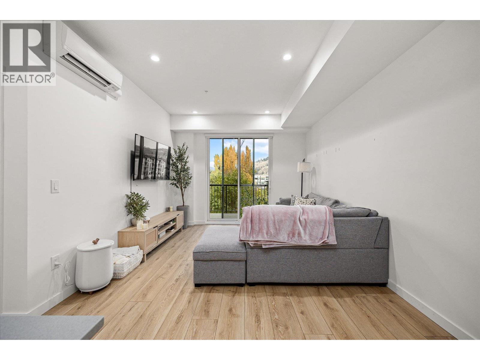 660 Cawston Avenue Unit# 313