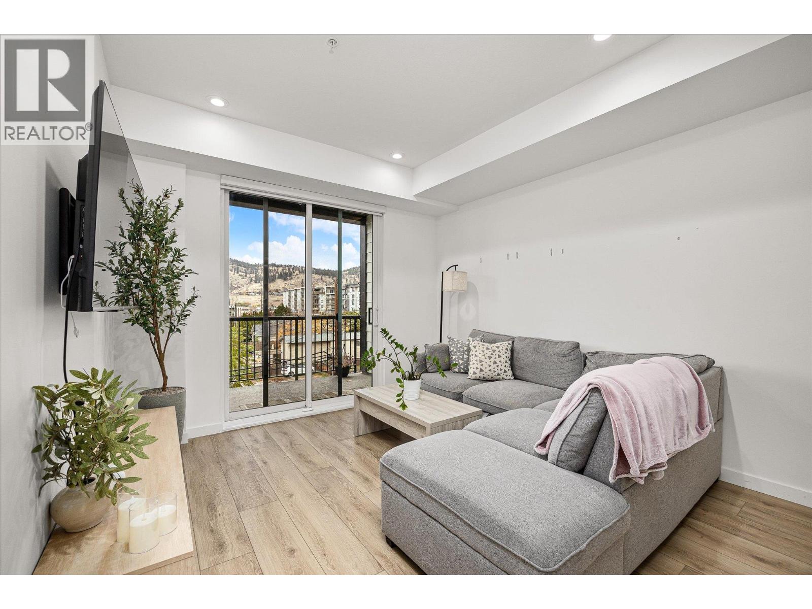 660 Cawston Avenue Unit# 313