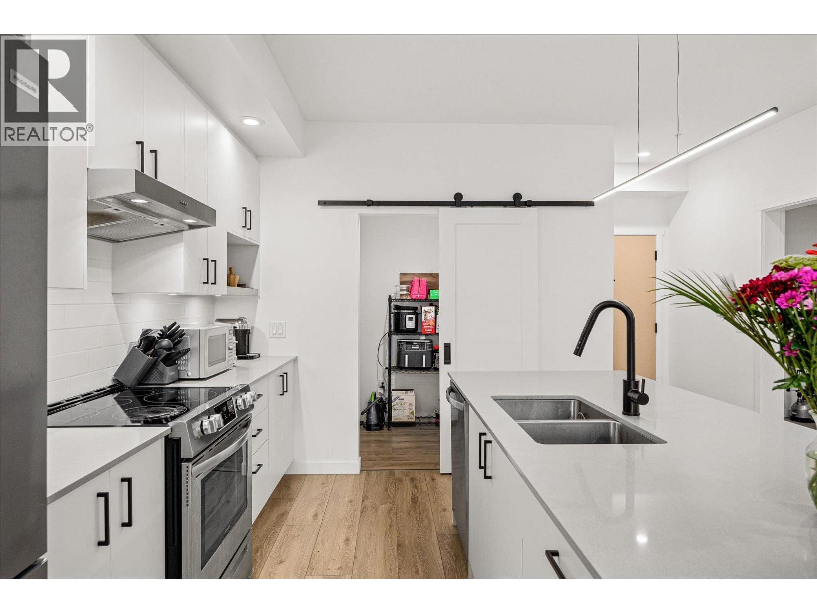 660 Cawston Avenue Unit# 313