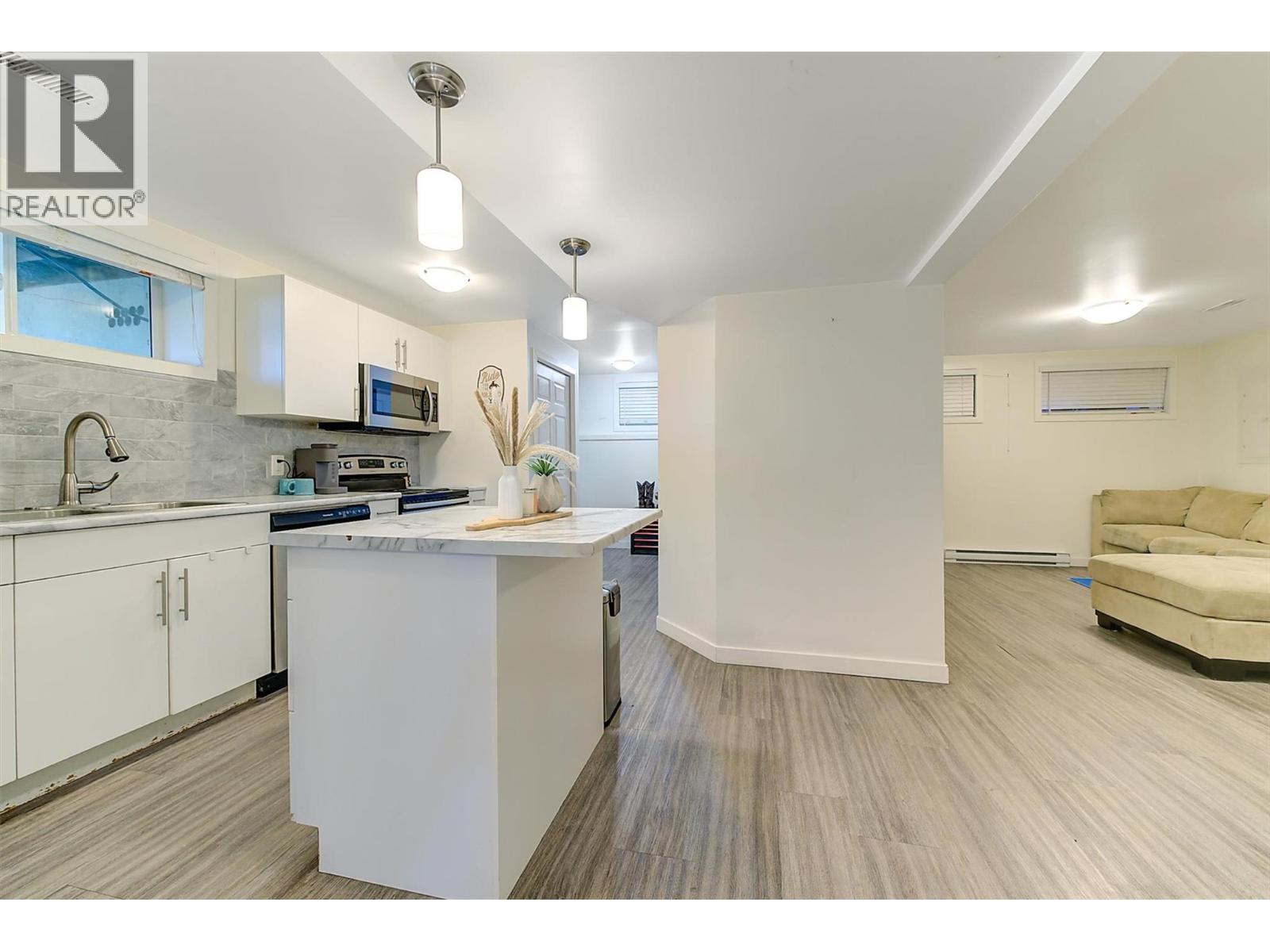 280 Dougall Road S