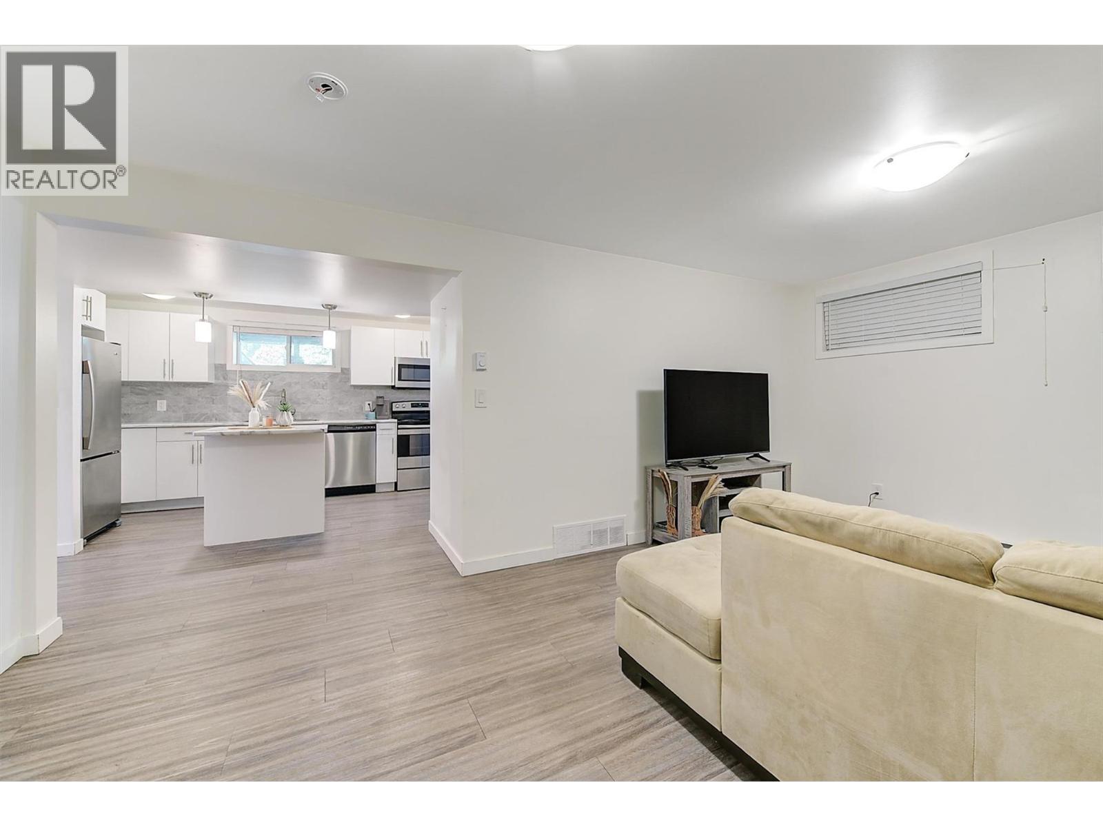 280 Dougall Road S