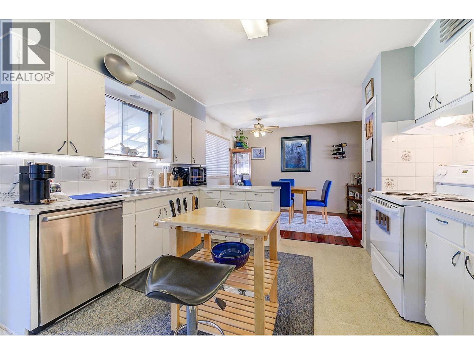 280 Dougall Road S