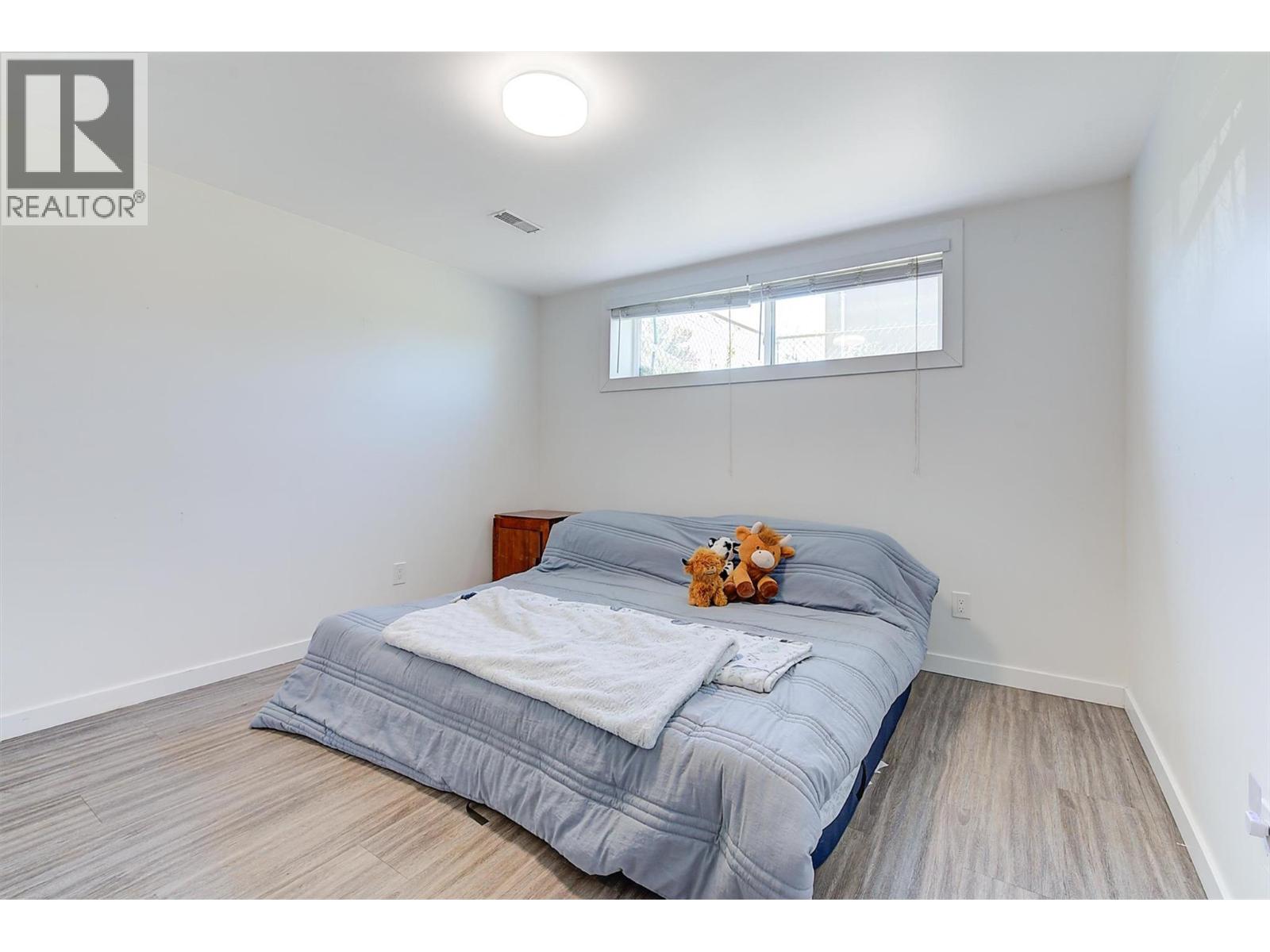280 Dougall Road S
