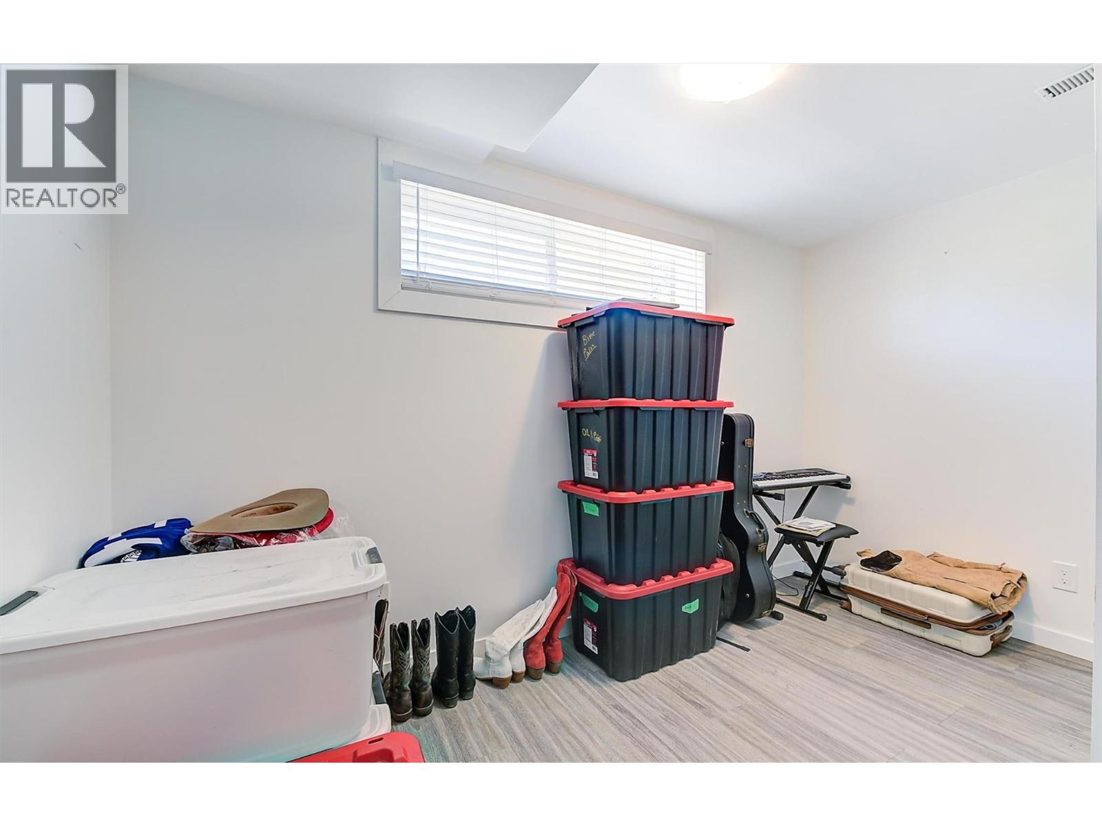 280 Dougall Road S