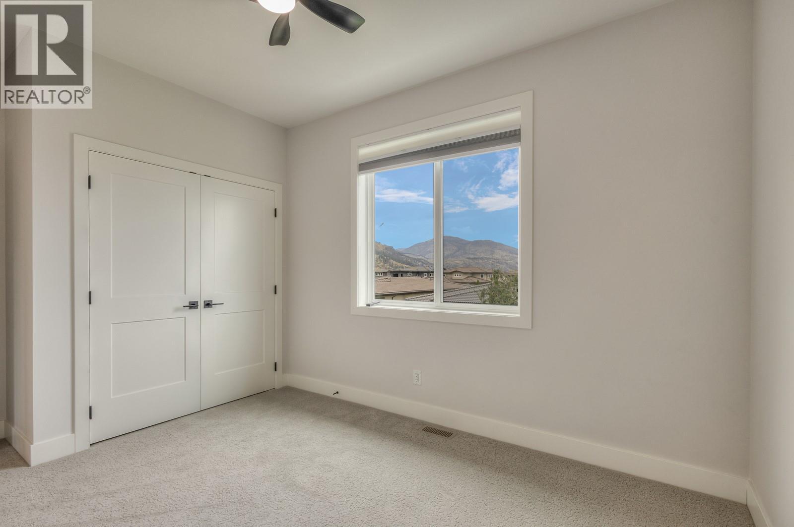 1865 Viewpoint Crescent