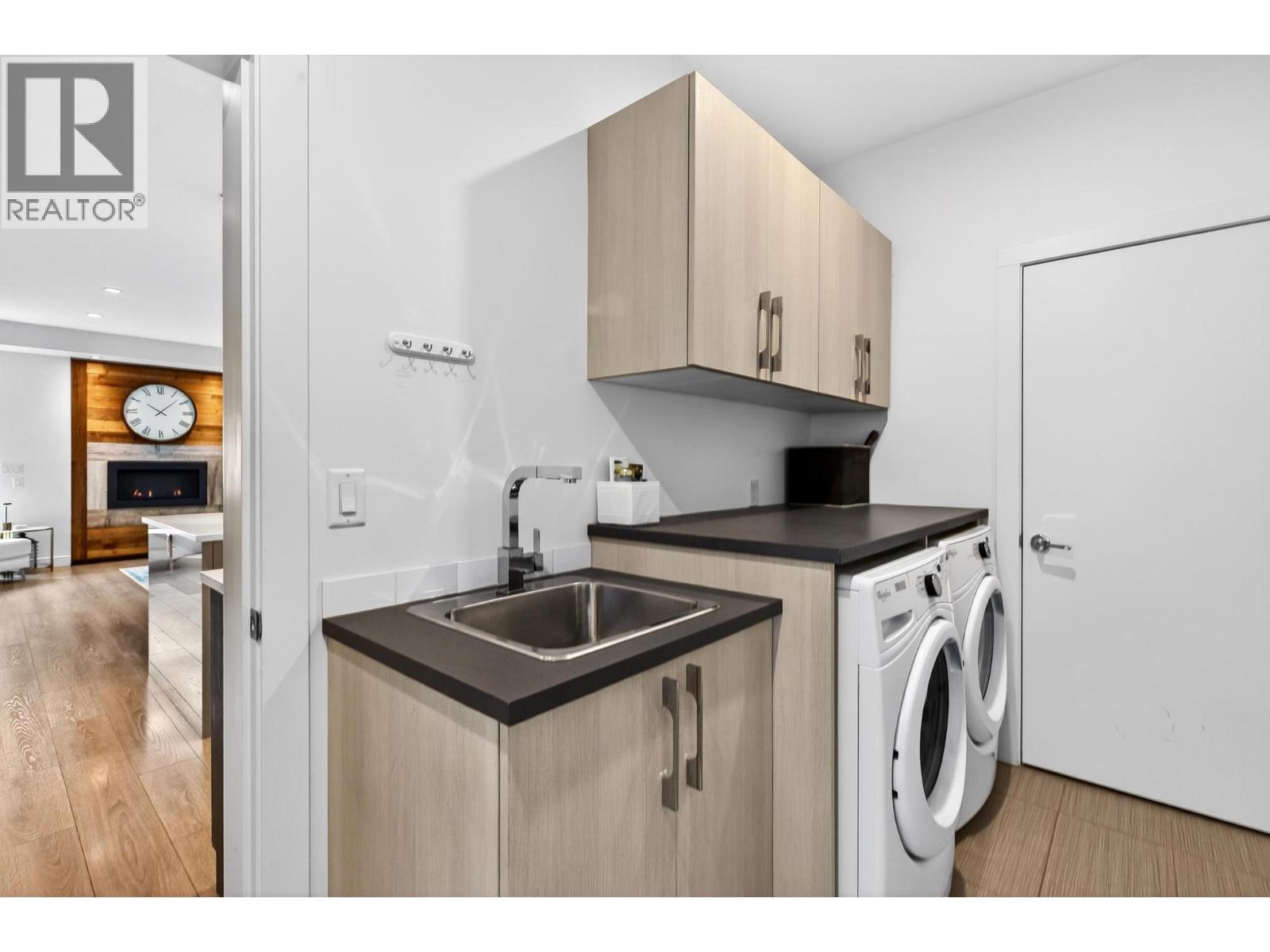 1273 Modern Place