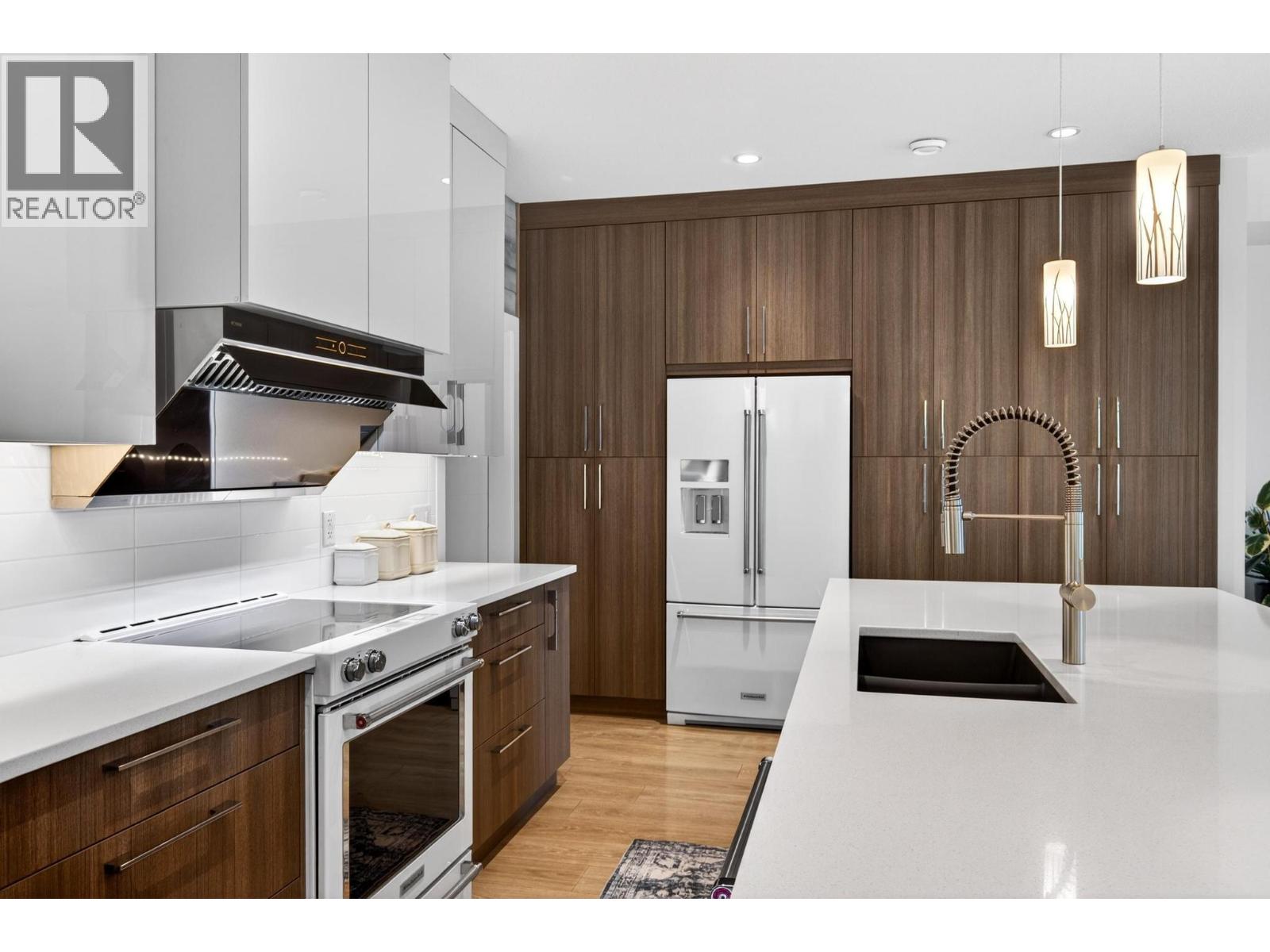 1273 Modern Place