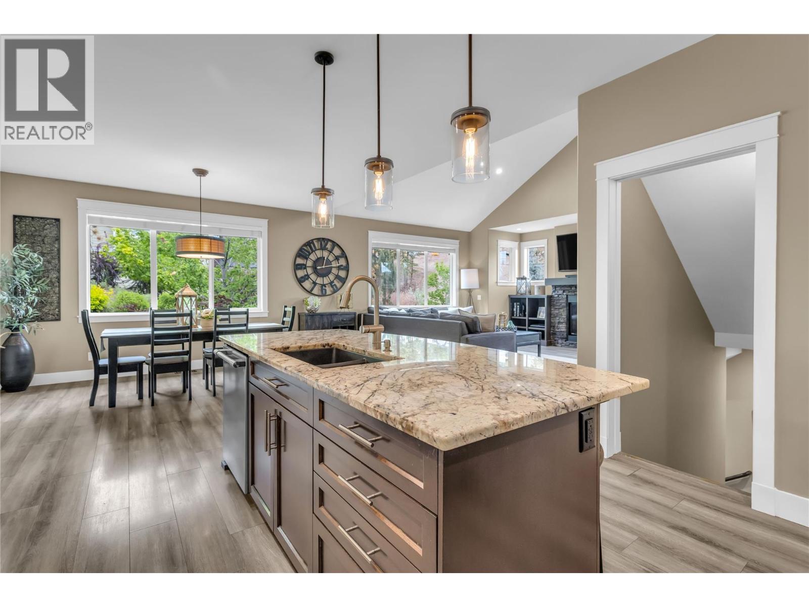 2410 Mountains Hollow Lane