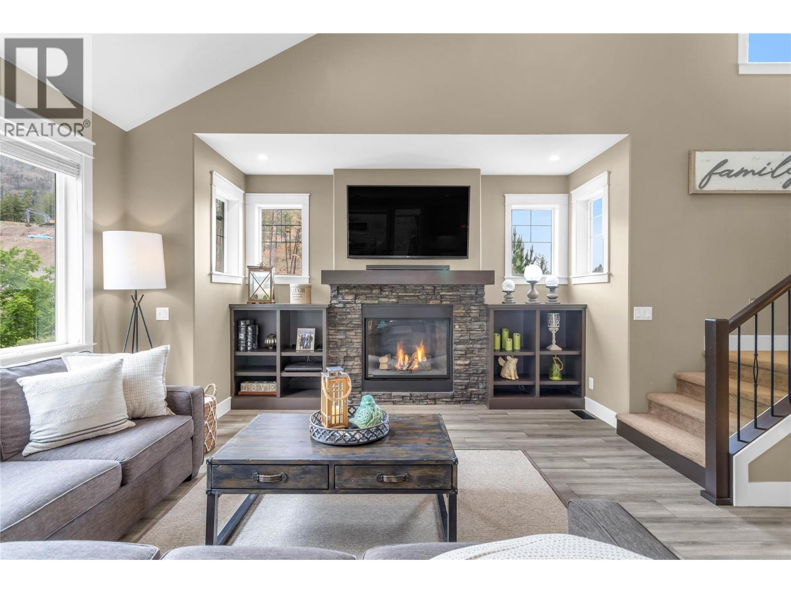 2410 Mountains Hollow Lane