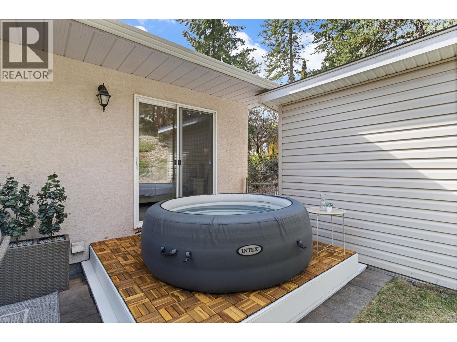 2321 Lillooet Crescent