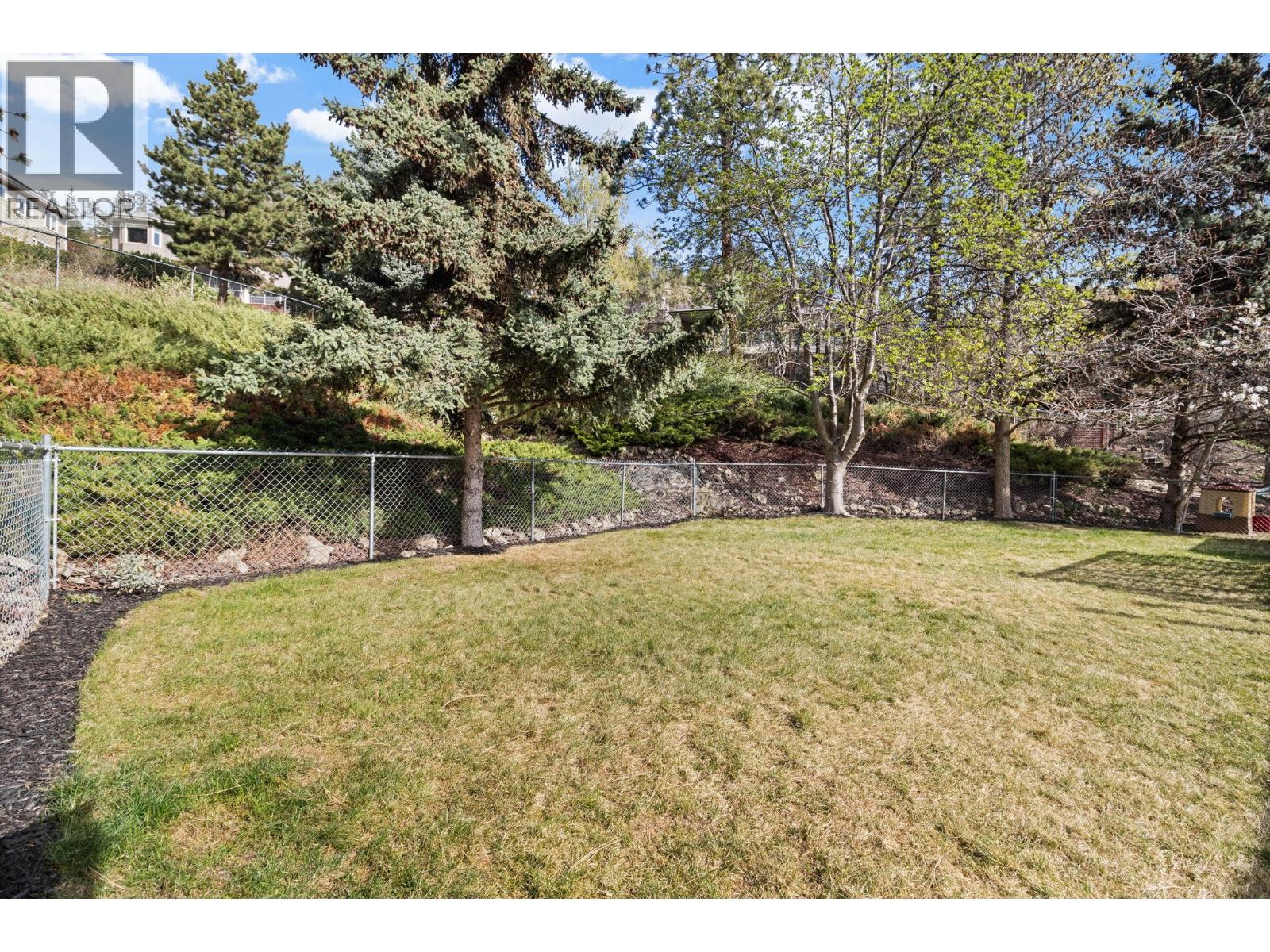 2321 Lillooet Crescent