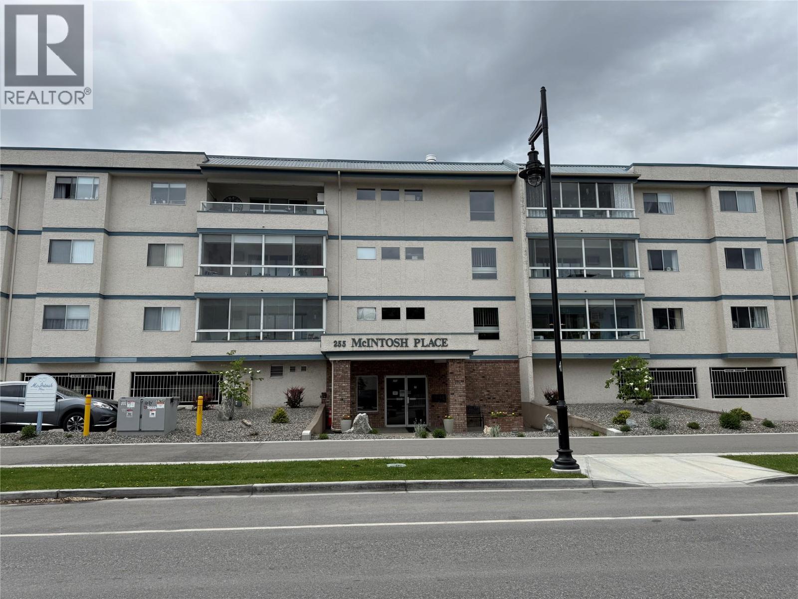255 McIntosh Road Unit# 208