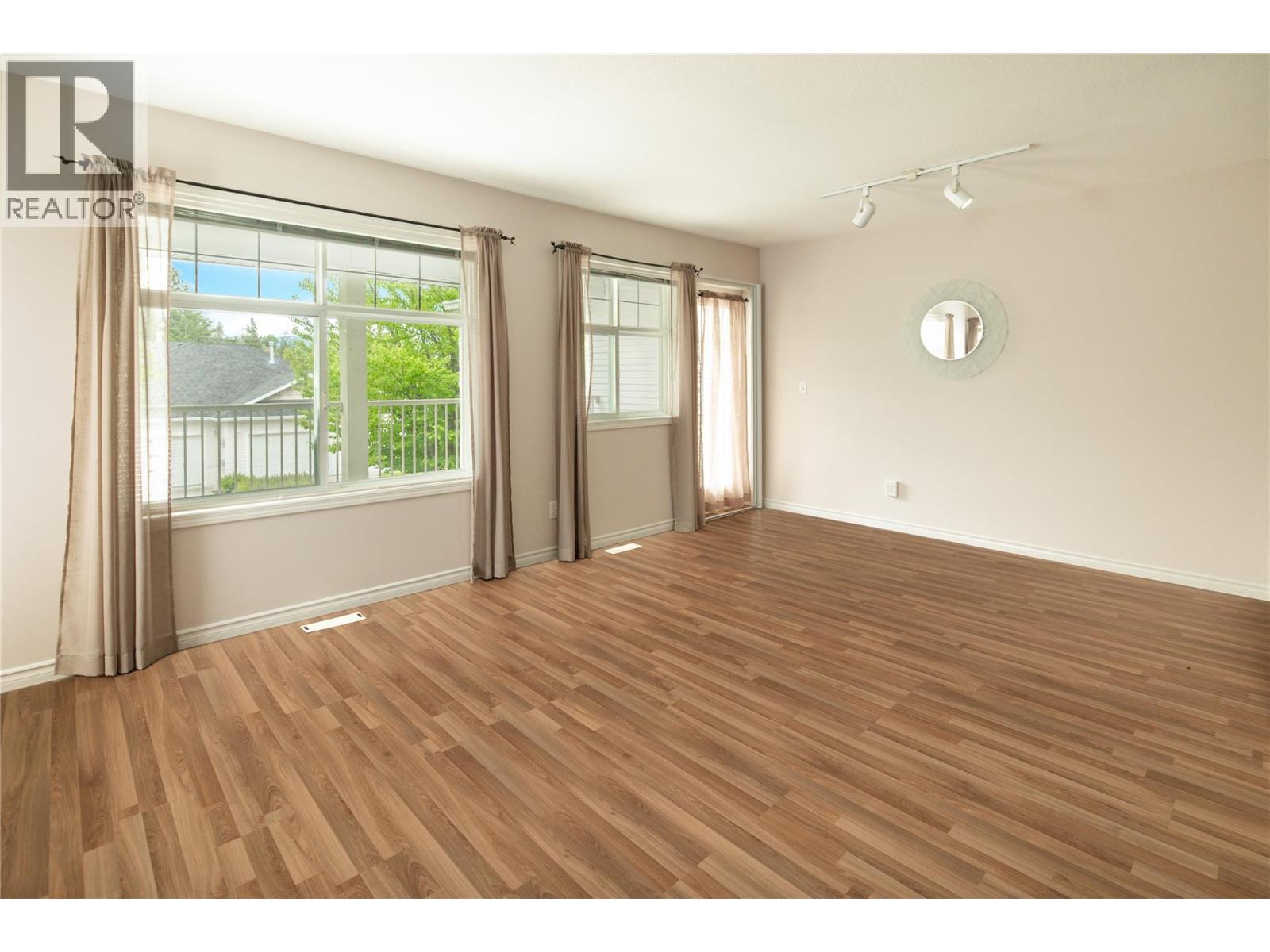 3825 GLEN CANYON Drive Unit# 101